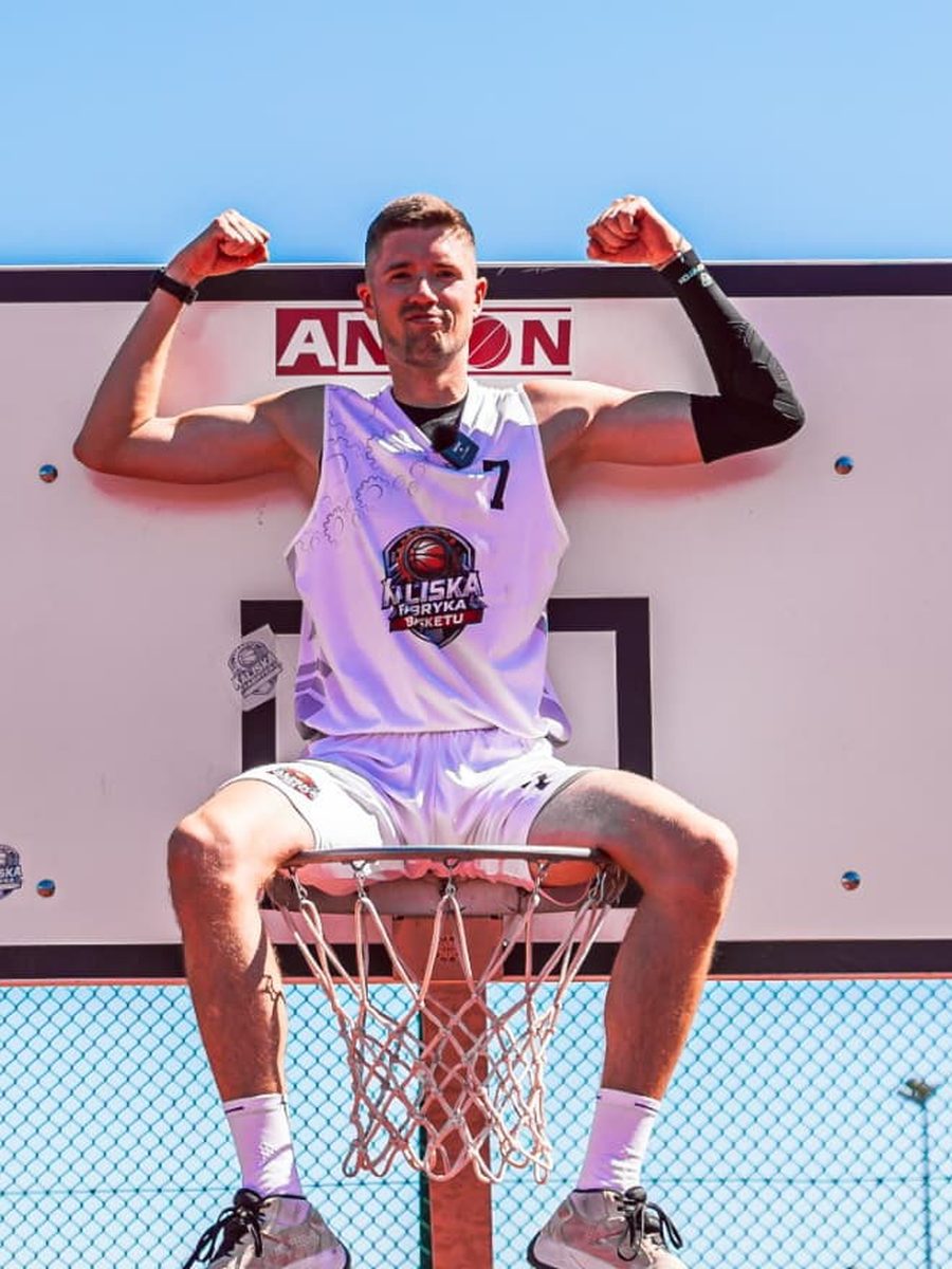 Mateusz Jędrusiak, założyciel i prezes Kaliskiej Fabryki Basketu